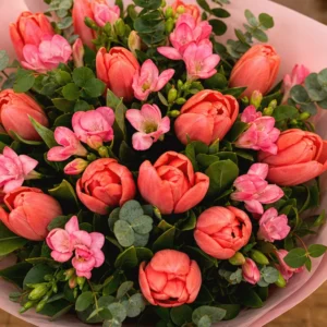 Buchet Flori de Sezon Rapsodie de Primăvară cu Lalele și Zambile - imagine 4