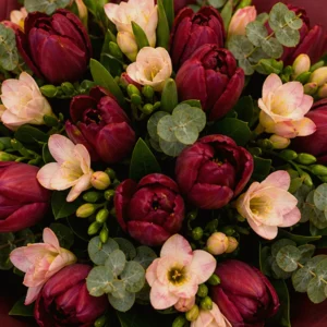 Buchet Flori de Lux Imperial Noir cu Orhidee și Trandafiri Toffee - imagine 4