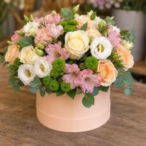 Cutie Flori Frumoase Catifea Piersică cu Trandafiri și Astilbe - imagine 3
