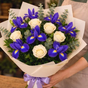 Buchet Flori Online Lilac Breeze cu Irisi și Frezii - imagine 2