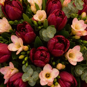 Buchet Online București Velvet Mix cu Trandafiri Burgundy - imagine 4