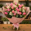 Coș Flori Frumoase Parfum de Frezii cu Lalele Roz - imagine 1