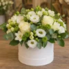 Aranjament Flori Frumoase Verde Fresh cu Viburnum și Trandafiri Albi - imagine 1