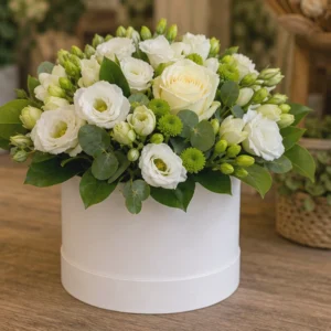 Aranjament Flori Frumoase Verde Fresh cu Viburnum și Trandafiri Albi - imagine 2