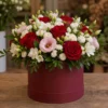 Aranjament Flori de Sezon Winter Berry cu Amaryllis și Ilex - imagine 1