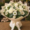 Buchet Flori de Sezon Snow Garden cu Anemone Albe și Ranunculus - imagine 1