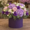Cutie Flori de Lux Amethyst cu Lisianthus și Orhidee Mov - imagine 1