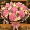 Buchet Online Apricot Signature cu Bujori și Frezii - imagine 1