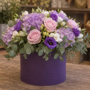 Cutie Flori de Lux Amethyst cu Lisianthus și Orhidee Mov - imagine 2