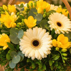 Buchet Flori de Sezon Gentle Sunday cu Narcise și Muscari - imagine 2