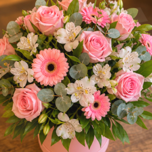 Buchet la Comandă Urban Blush cu Miniroze și Alstroemeria