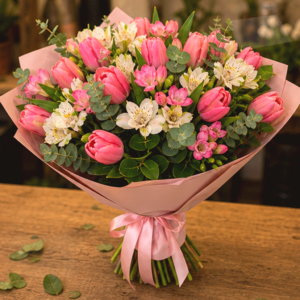 Buchet Flori la Comandă Atelier Pastel cu Lalele și Frezii