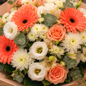 Buchet Mărțișor Coral cu Ranunculus