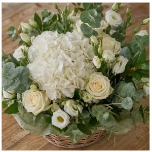 Livrare aranjamente florale pentru decorarea locuintei cos cu hortensie alba - poza 2