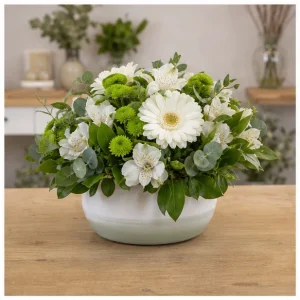Livrare aranjamente florale pentru decorarea locuintei vas alb verde pentru masa - poza 3