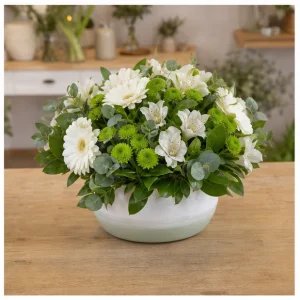 Livrare aranjamente florale pentru decorarea locuintei vas alb verde pentru masa - poza 4
