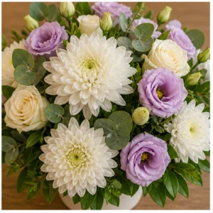 Aranjament floral elegant cu crizanteme si eucalipt - poza 4