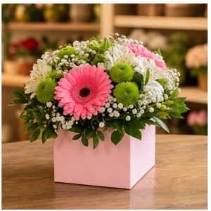 Aranjament floral in cutie mica cu gerbera si santini - poza 2