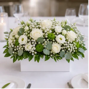Aranjament floral nunta alb cu trandafiri si gypsophila - poza 1