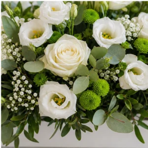 Aranjament floral nunta masa invitati alb verde cu lisianthus - poza 4
