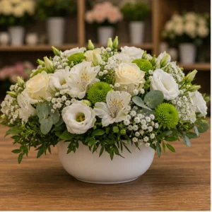Aranjament floral pentru botez alb crem cu eustoma - poza 1