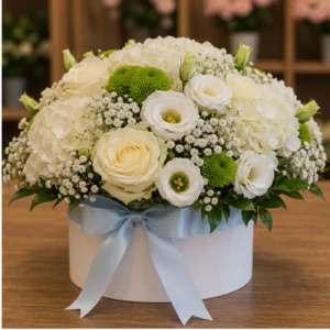 Aranjament floral pentru botez bleu cu trandafiri albi - poza 2