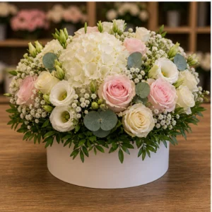 Aranjament floral pentru botez cu hortensie alba si trandafiri - poza 3
