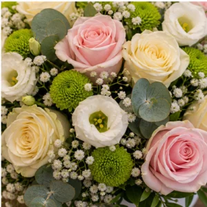Aranjament floral pentru botez pastel in cutie rotunda - poza 4