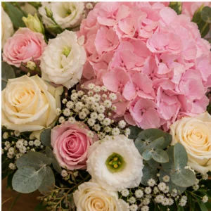 Aranjament floral pentru botez premium alb roz cu hortensie - poza 4