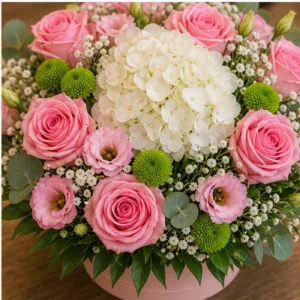 Aranjament floral spectaculos cu hortensie alba si trandafiri roz - poza 4