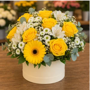 Aranjament floral spectaculos in cutie crem cu trandafiri galbeni - poza 3