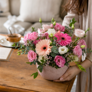 Aranjament Flori la Domiciliu Prag Senin cu Gerbera și Lisianthus - imagine 3