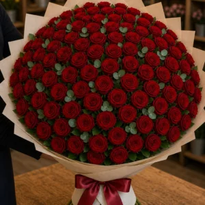 Buchet 83 trandafiri rosii cu eucalipt premium - poza 2