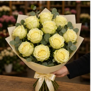 Buchet cu 13 trandafiri galbeni luminos - poza 2
