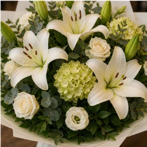Buchet cu crini albi premium si hortensie verde - poza 4