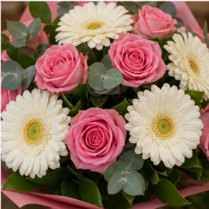 Buchet cu gerbera alba si trandafiri roz - poza 4