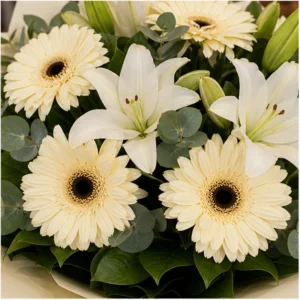 Buchet cu gerbera crem si crini albi - poza 4