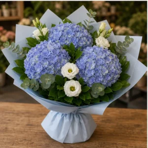 Buchet cu hortensii albastre si lisianthus alb - poza 3