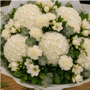Buchet cu hortensii albe si frezii premium - poza 4