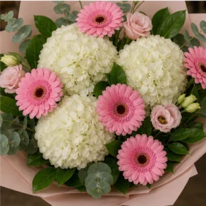 Buchet cu hortensii albe si gerbera roz - poza 4