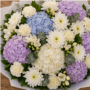 Buchet cu hortensii mix si flori albe statement - poza 4