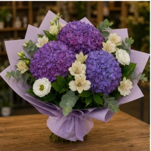 Buchet cu hortensii mov si alstroemeria crem - poza 3