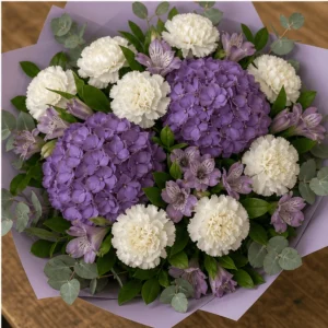 Buchet cu hortensii mov si garoafe albe elegante - poza 4