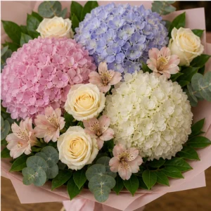 Buchet cu hortensii multicolore si flori elegante - poza 4
