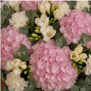 Buchet cu hortensii roz si frezii crem delicate - poza 4