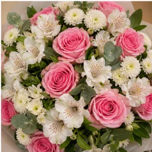 Buchet de flori de primavara alb roz cu trandafiri si alstroemeria - poza 4