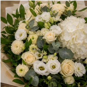 Buchet de flori de primavara grandios alb crem cu hortensie - poza 4