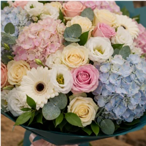 Buchet de flori de primavara lux multicolor cu hortensie si trandafiri - poza 4