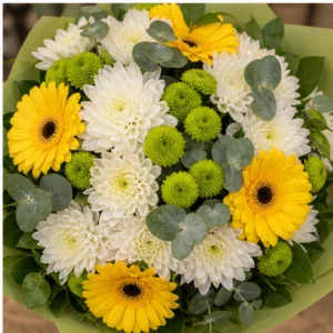 Buchet de flori de primavara vesel cu crizanteme si gerbera - poza 4