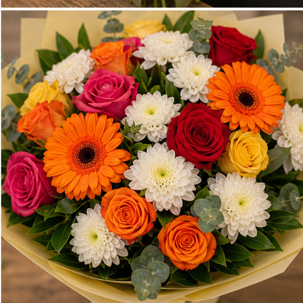 Buchet de flori online colorat cu gerbera si trandafiri - poza 4